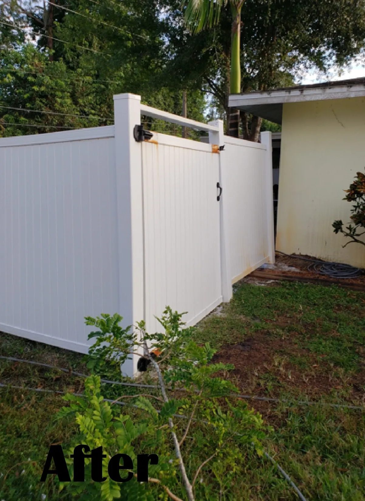 New white vinyl privacy fence with gate